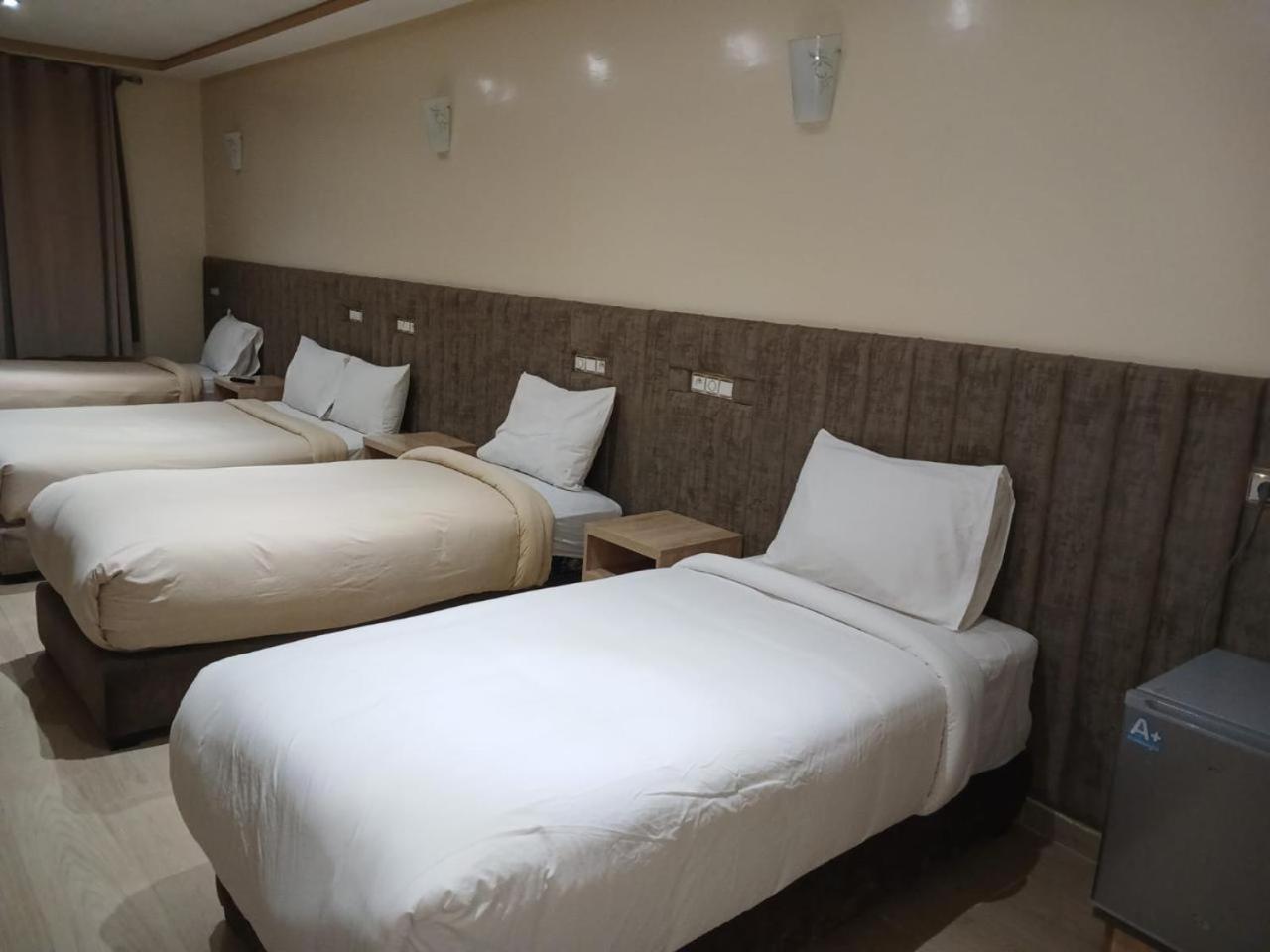 雅瓦拉特杰迪代酒店 客房 照片